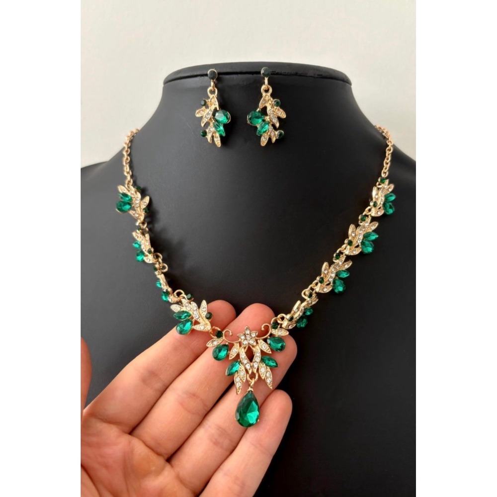 #3. Emerald Crystal Teardrop Necklace Earring Set